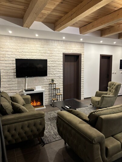 Rustic Authentic House, chalet style, in charming Žabljak.