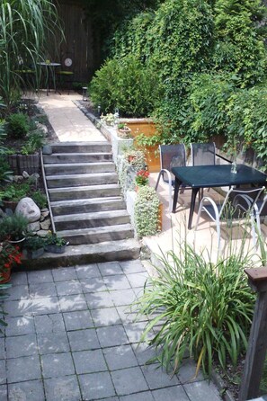 Outdoor dining - Neiße-Gästezimmer im Altstadthaus by Interhome (Görlitz)