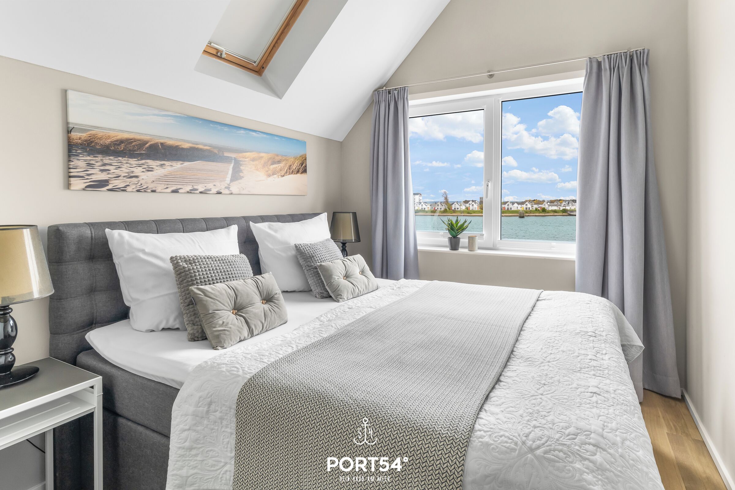 Fer et planche à repasser, lit parapluie, Wi-Fi gratuit, draps fournis