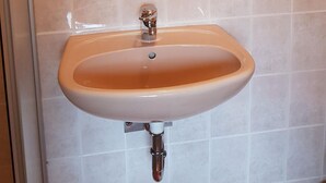 Bathroom - Ferienzimmer by Interhome (Lauscha)