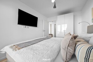Iron/ironing board, travel cot, free WiFi - Landungsbrücke 28 - 1st row on the waterfront, infrared cabin, whirlpool tub (Olpenitz)