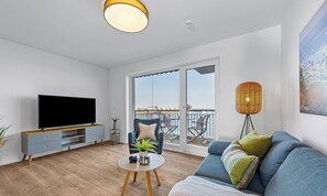 TV - St. Tropez - 2nd Floor, Balcony, Harbor View, Private Parking, Washing Machine (Olpenitz)