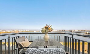 Outdoor dining - St. Malo - 2nd Floor, Balcony, Harbor View, Washing Machine, Private Parking (Olpenitz)