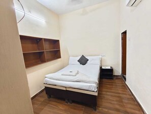 Double Room | Free WiFi - Hotel Shree (Varanasi)