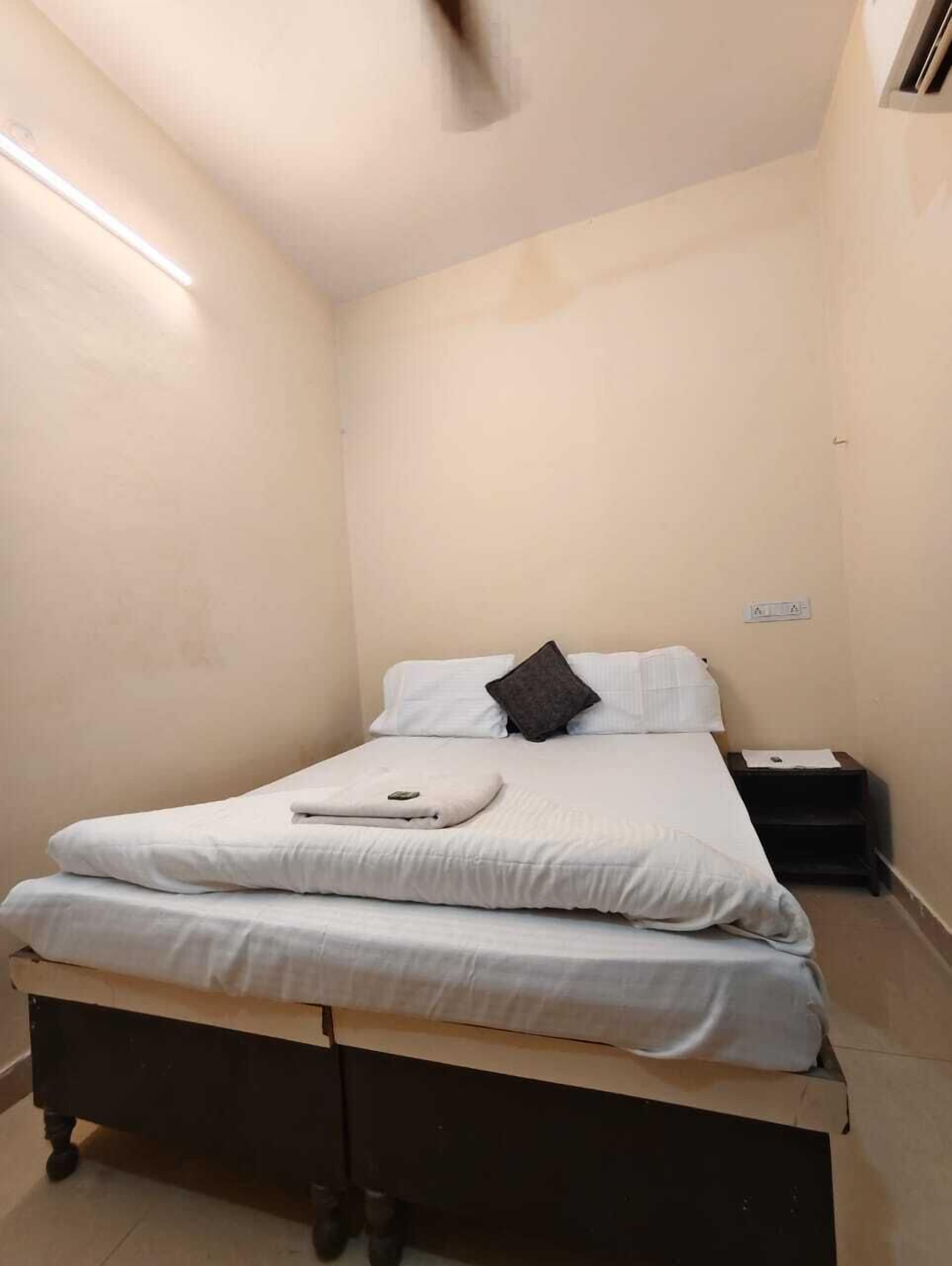 トリプルルーム 共用バスルーム | WiFi (無料)