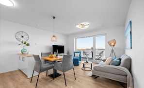 TV - Biarritz - 2nd Floor, Balcony, Harbor View, Washing Machine, Private Parking (Olpenitz)