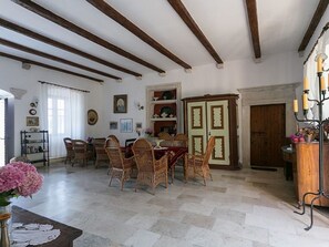 Dining - Privatzimmer im Schloss Seefront Zamagna, Mali Zaton NO. 5 by Interhome (Zaton)