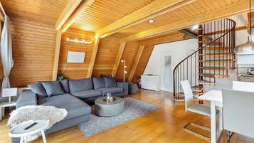 Fernseher, Tischtennisplatte, Stereoanlage