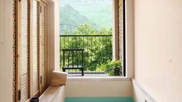 Signature Suite | Free minibar, desk, blackout drapes, iron/ironing board