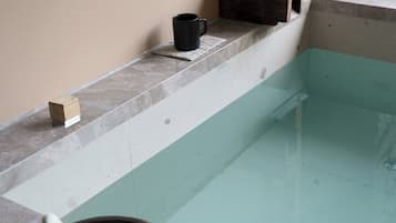 Junior-suite | Gratis minibar, skrivebord, mørklægningsgardiner, strygejern/strygebræt