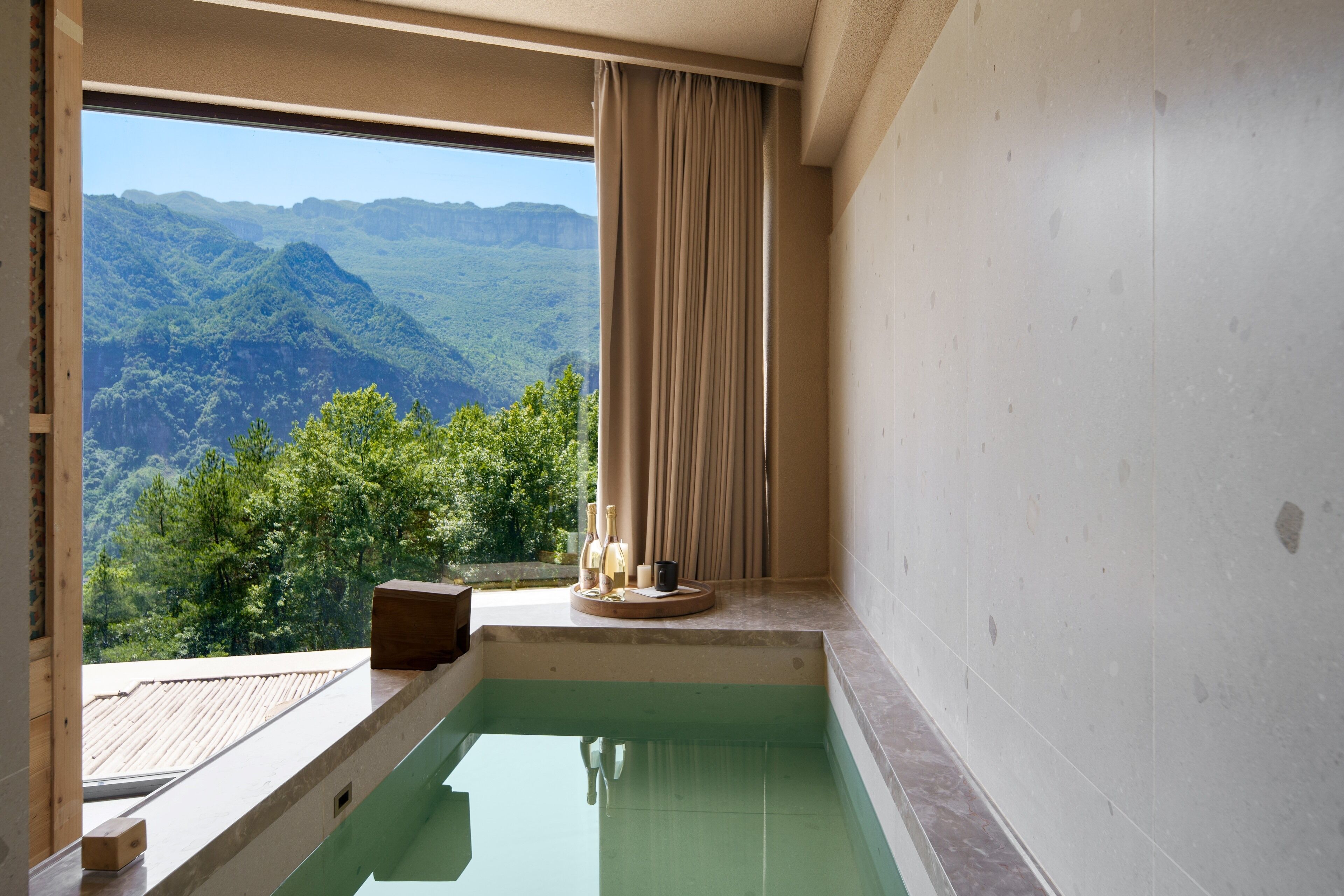 Luksus-suite | Gratis minibar, skrivebord, mørklægningsgardiner, strygejern/strygebræt