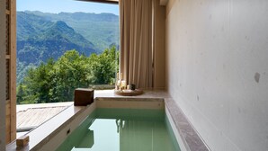 A spa area with a large window offering a view of a mountainous landscape. - Chongqing Jinfo Cloudhaus Boutique Hotel (Chongqing)