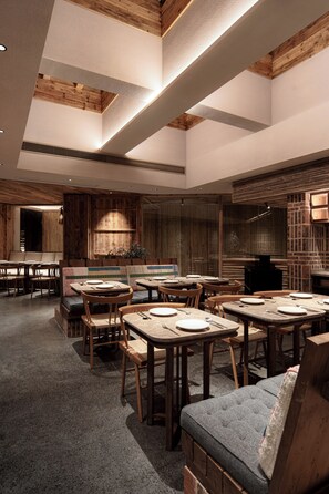 Lobby sitting area - Chongqing Jinfo Cloudhaus Boutique Hotel (Chongqing)