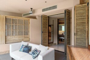 Free minibar, desk, blackout curtains, iron/ironing board - Chongqing Jinfo Cloudhaus Boutique Hotel (Chongqing)