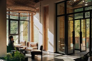 Lobby sitting area - Chongqing Jinfo Cloudhaus Boutique Hotel (Chongqing)