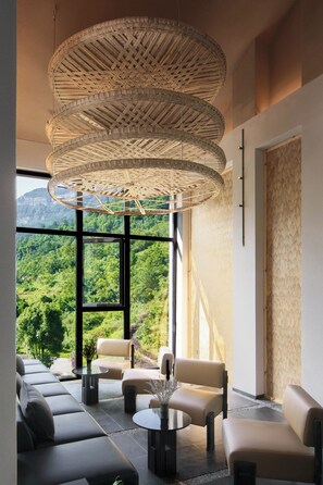 Lobby sitting area - Chongqing Jinfo Cloudhaus Boutique Hotel (Chongqing)