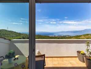 Outdoor dining - Apartments Rijeka - Terra Magica Room Grobnik ⭐⭐⭐⭐ by Interhome (Buzdohanj)