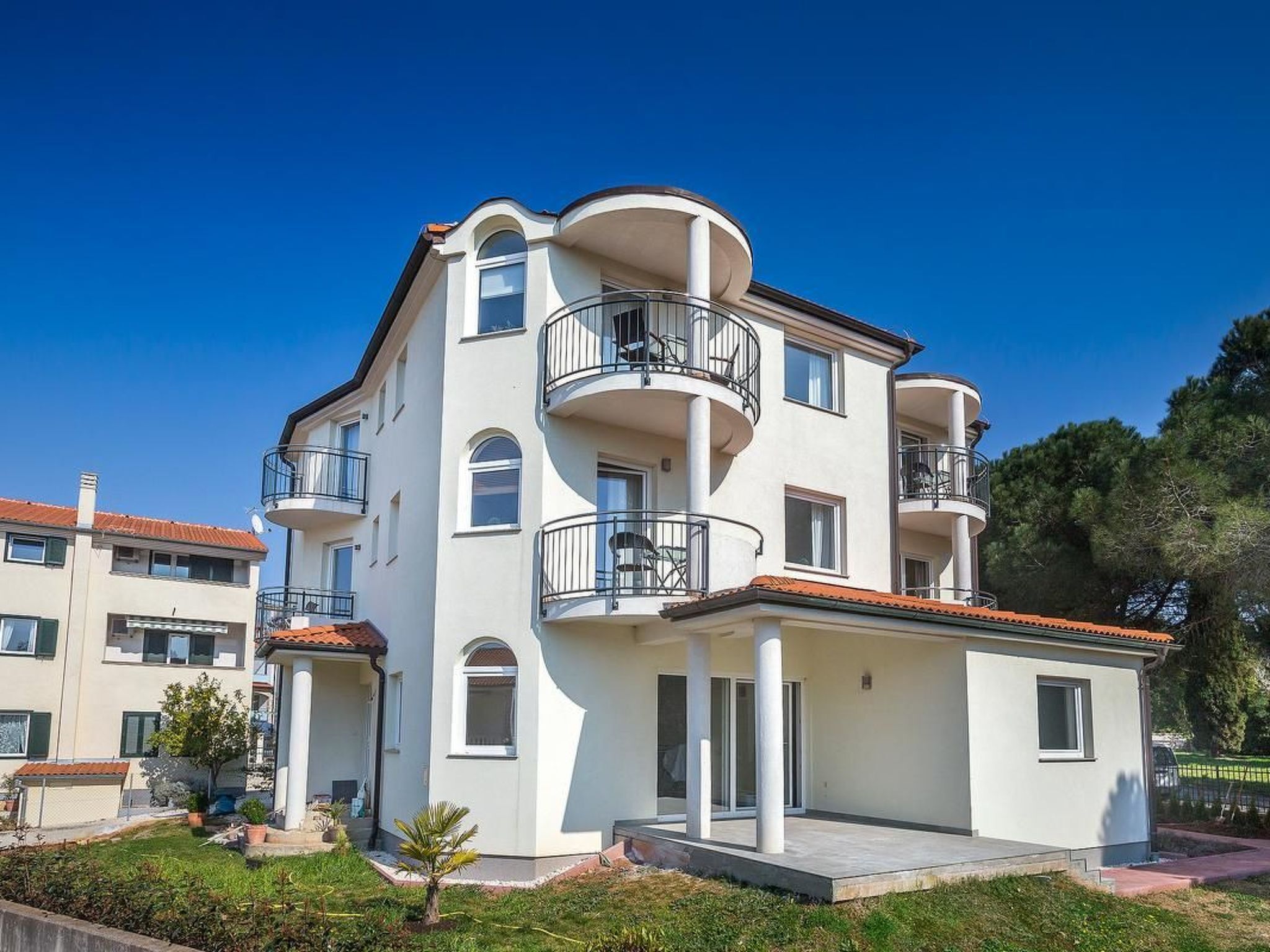 المنشأة من الخارج