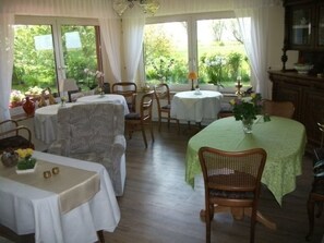 Dining - Gästezimmer mit Frühstück im Obergeschoss by Interhome (Greetsiel)
