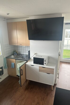 Fridge, microwave, cookware/dishes/utensils