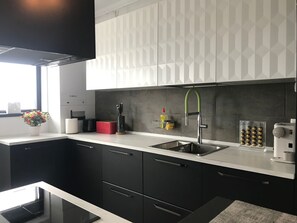Fridge, microwave, oven, dishwasher - Wohnung "Plaza Residence P1" by Interhome (Bucuresti)