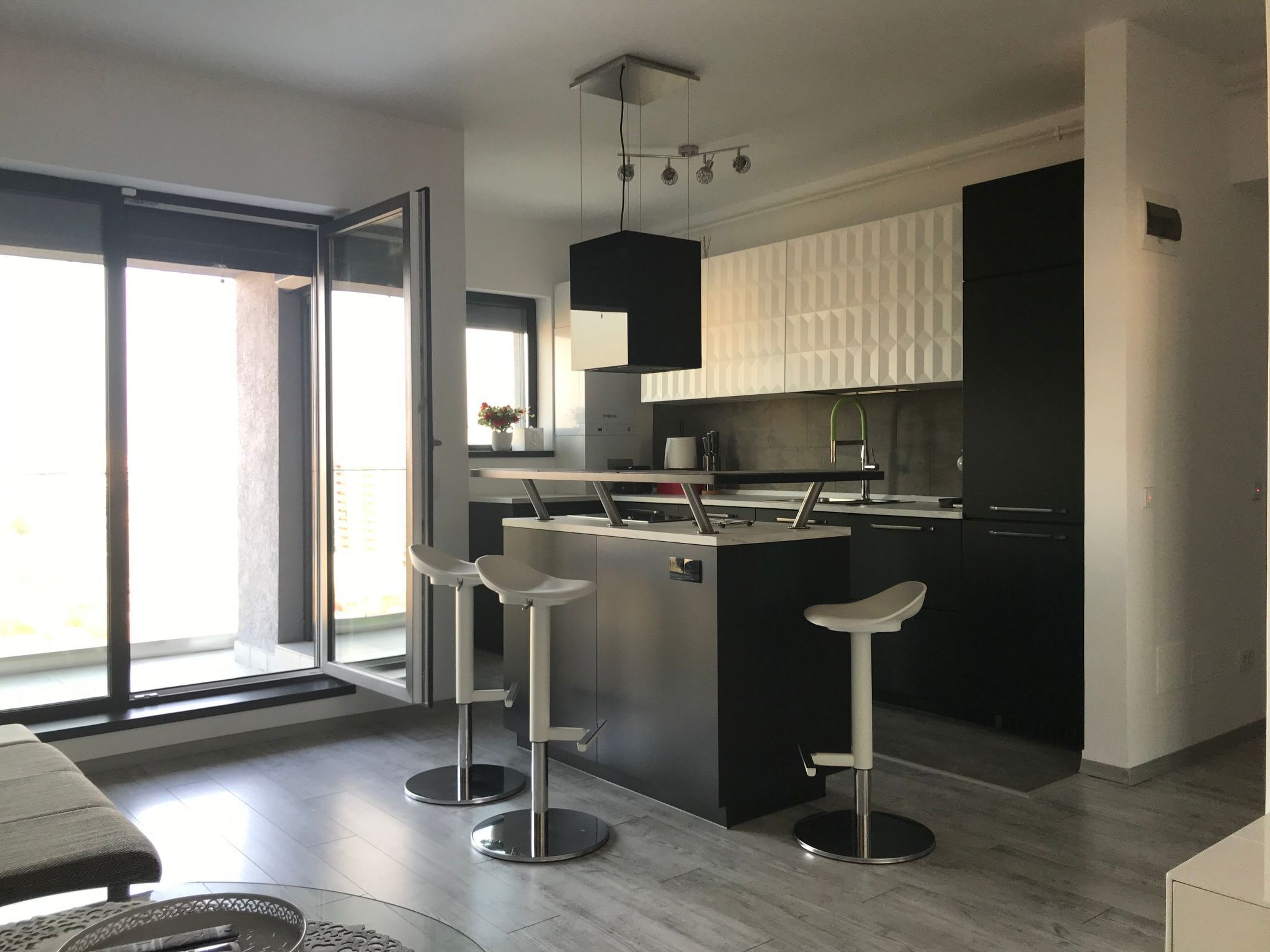 Réfrigérateur, four à micro-ondes, un four, lave-vaisselle