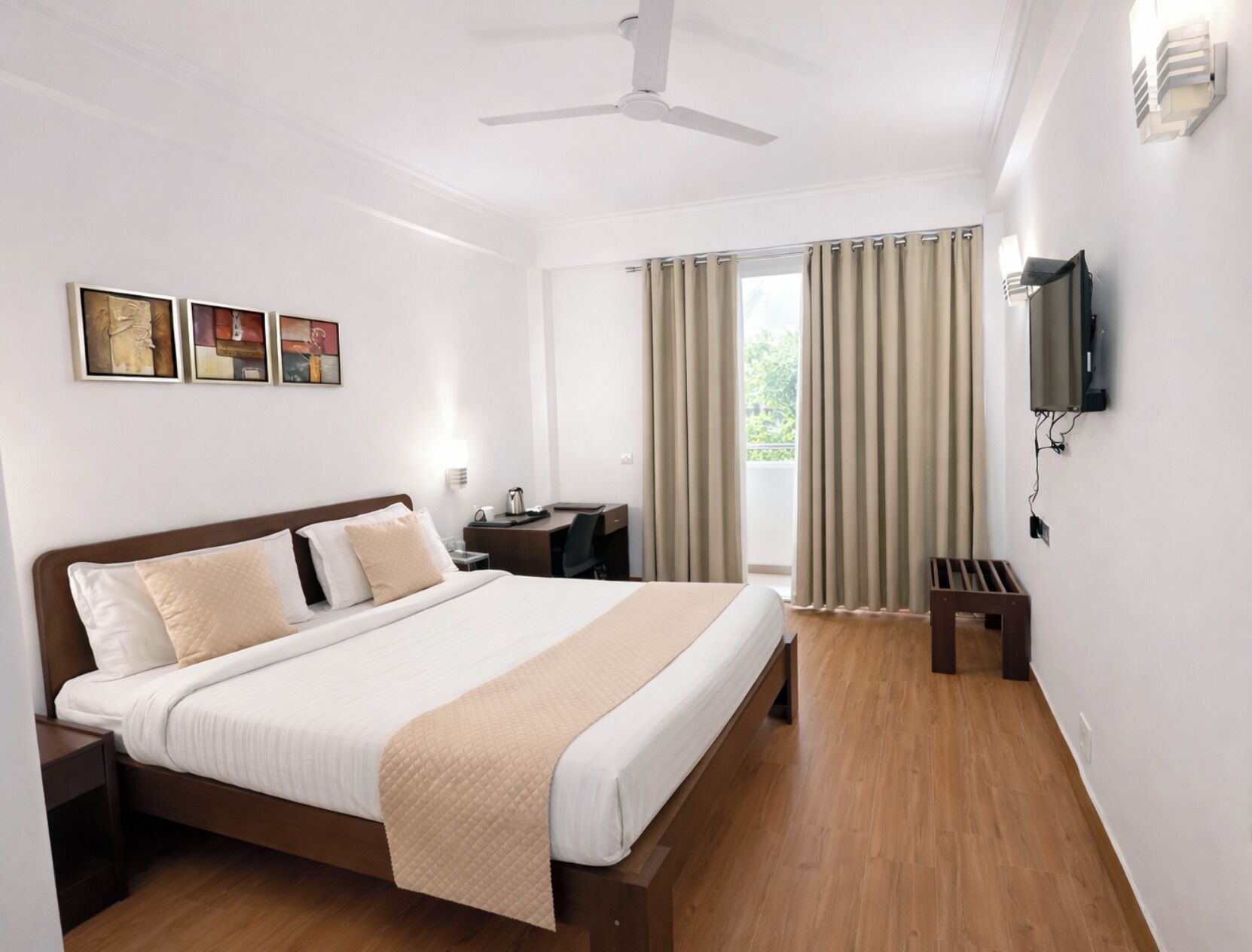 Executive Double Room | Desk, laptop workspace, iron/ironing board, free WiFi