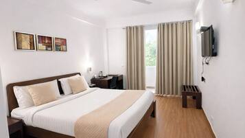 Executive Double Room | Desk, laptop workspace, iron/ironing board, free WiFi