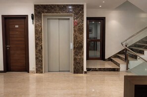 Executive Double Room - EMBLEM Hotel – Arjun Marg, Golf Course Road Gurgaon (Gurugram)