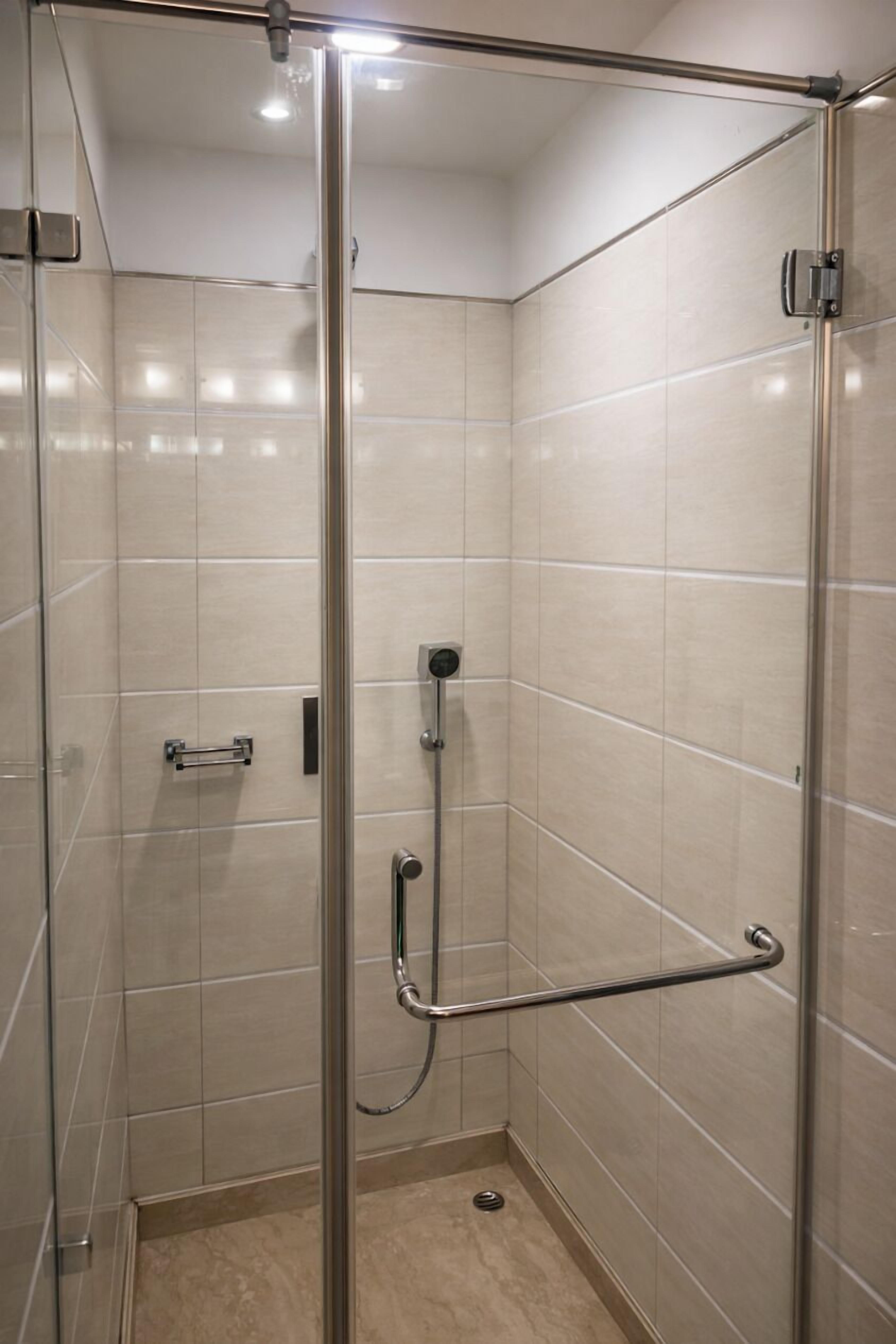 Executive Double Room | Bathroom | Shower, free toiletries, towels, soap
