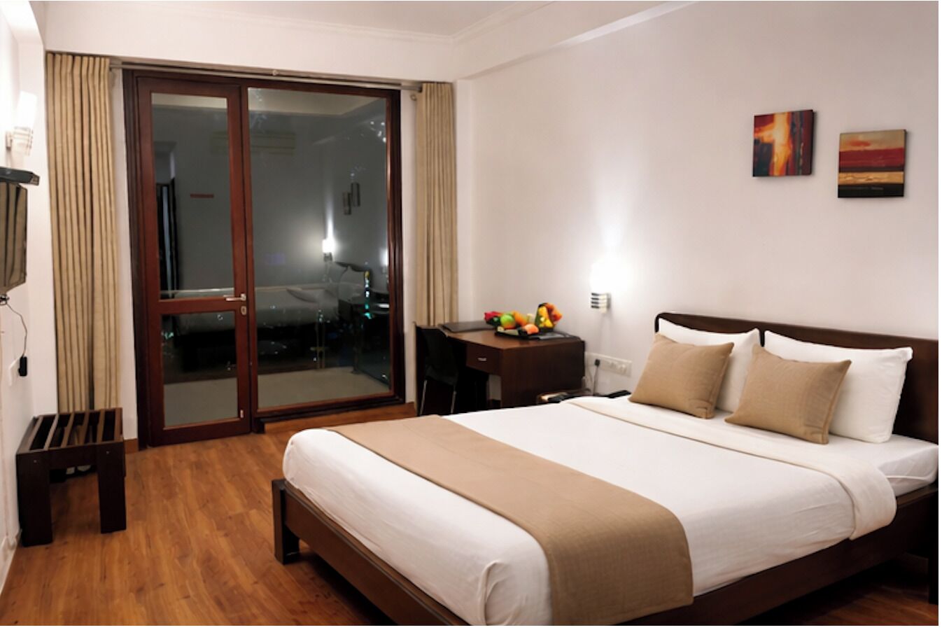 Executive Double Room | Desk, laptop workspace, iron/ironing board, free WiFi