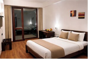 Executive Double Room | Desk, laptop workspace, iron/ironing board, free WiFi - EMBLEM - Arjun Marg Golf Course Road (Gurugram)