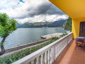 Property grounds - Ferienappartement am Meer mit Terrasse by Interhome (Bigova)