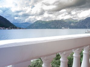 Property grounds - Ferienappartement am Meer mit Terrasse by Interhome (Bigova)