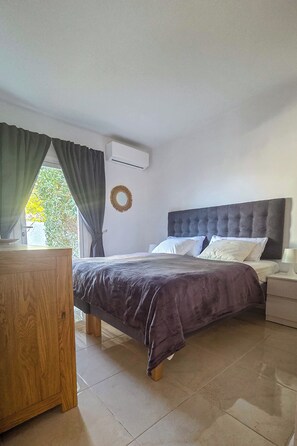 2 bedrooms, in-room safe, desk, iron/ironing board