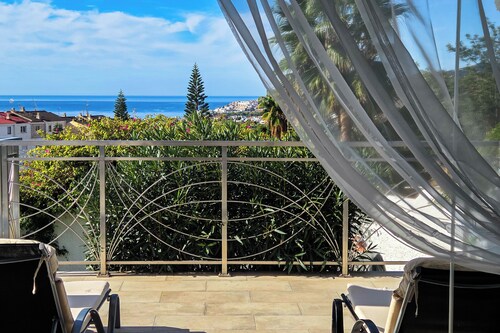 Casa Feliz – Stylish holiday home with private pool and sea views in Nerja