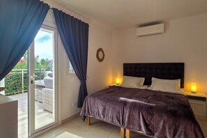 2 bedrooms, in-room safe, desk, iron/ironing board