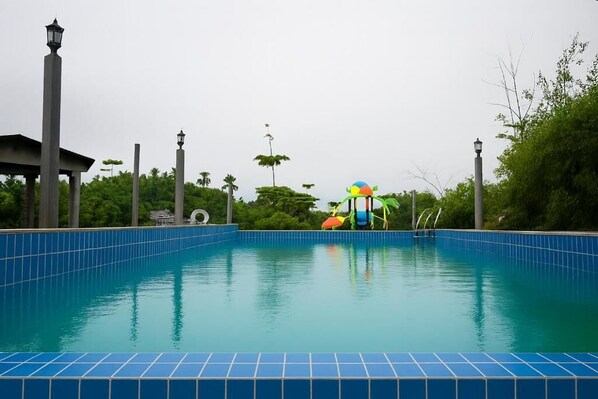 Outdoor pool - Sonemale Resort Chikmagalur (Chikmagalur)