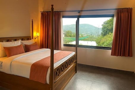 Deluxe-Ferienhaus, Gartenblick | Hochwertige Bettwaren, Minibar, Zimmersafe, Schreibtisch. Sonemale Resort Chikmagalur
