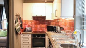 Cookware/dishes/utensils