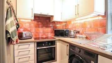 Keittoastiat/astiat/ruokailuvälineet