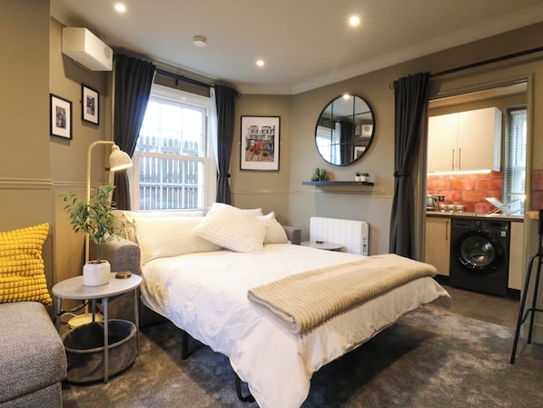 2 bedrooms, individually decorated, individually furnished, free WiFi