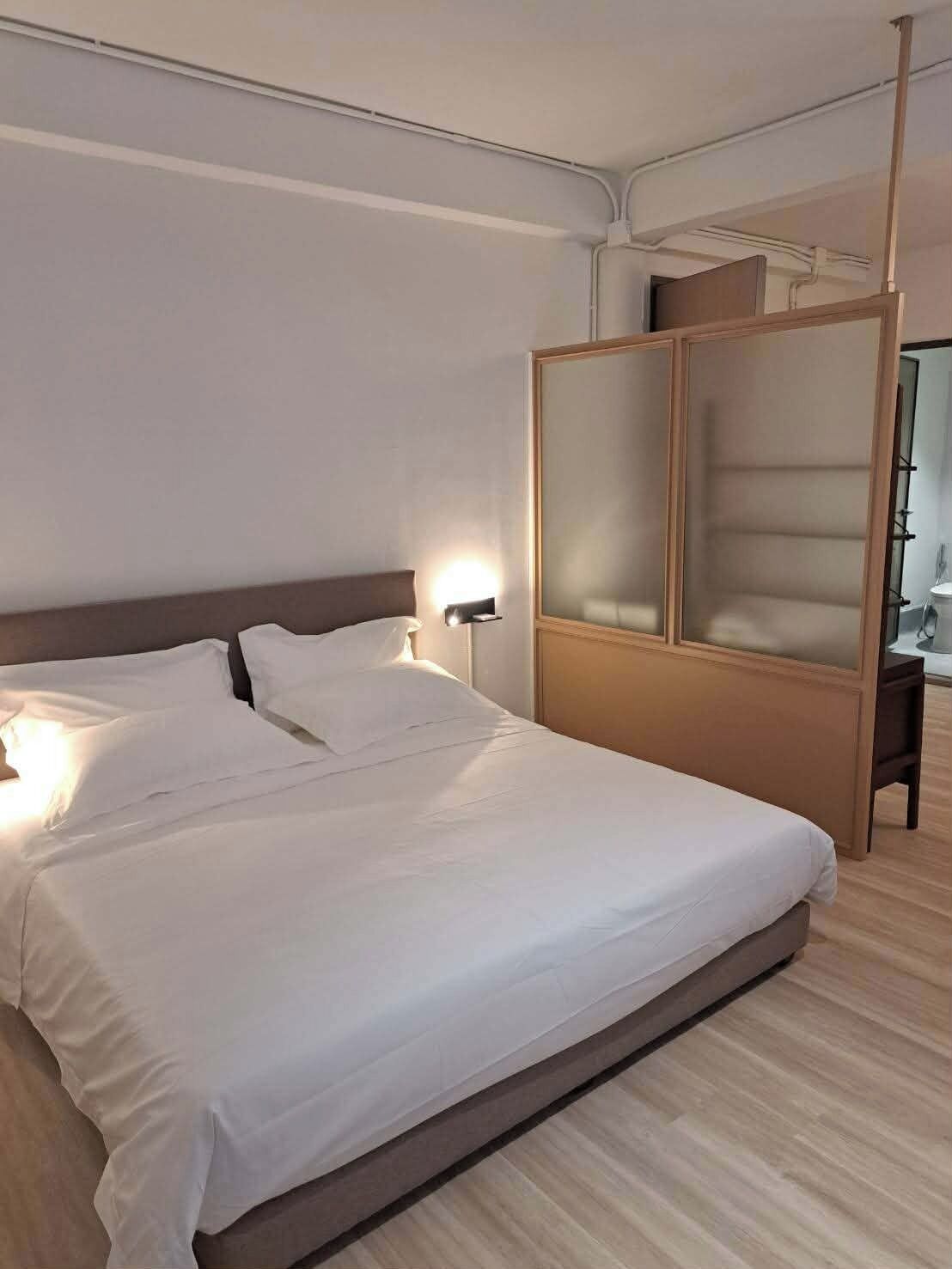 Deluxe Studio Suite | Desk, laptop workspace, free WiFi