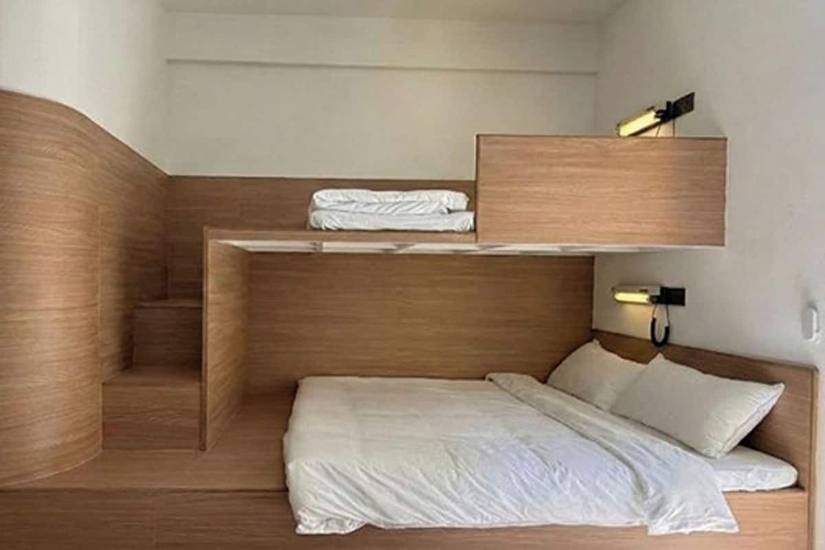 Triple Room | Meja, ruang kerja komputer riba, Wi-fi percuma 