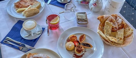Petit déjeuner buffet compris tous les jours