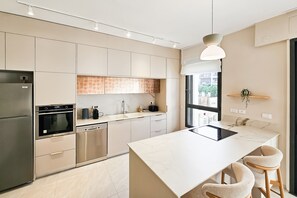 Réfrigérateur, micro-ondes, four, lave-vaisselle