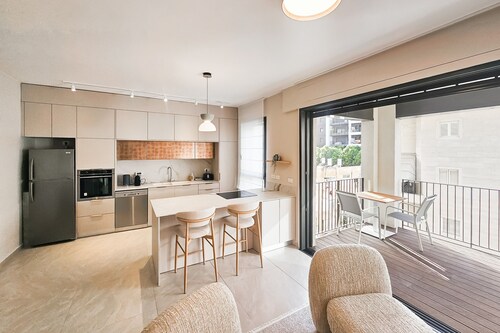 MAMAD Brand New with Terrace next to Park by FeelHome