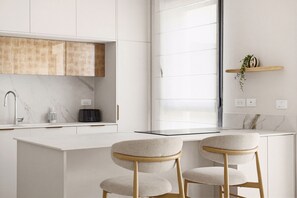 Kühlschrank, Mikrowelle, Ofen, Geschirrspüler
