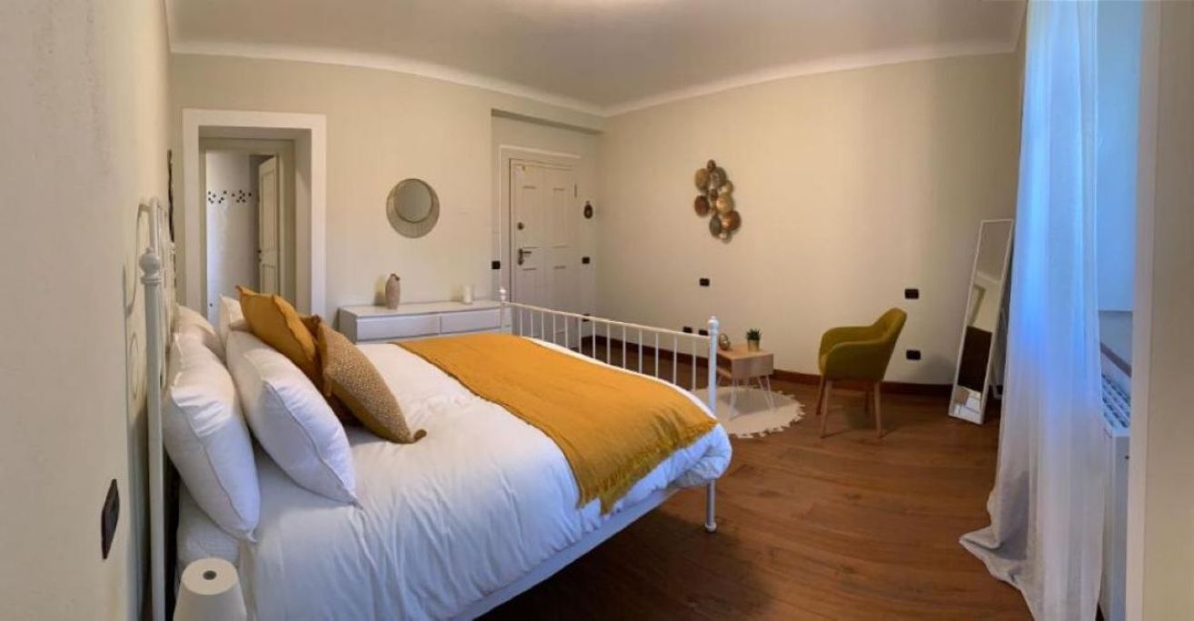 Quarto casal luxo, vista para o jardim | Cofres nos quartos, cortinas blackout, ferros/tábuas de passar roupa