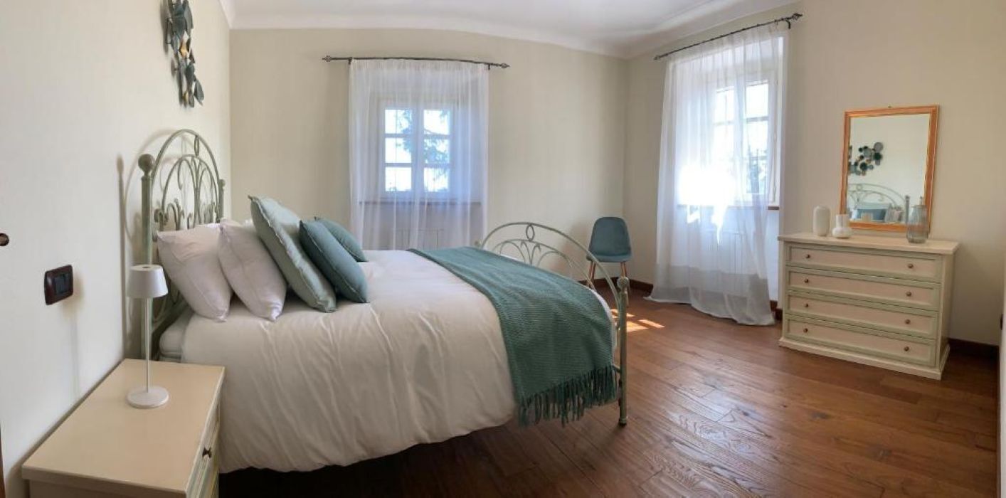 Apartamento luxo, cozinha, vista para o jardim | Cofres nos quartos, cortinas blackout, ferros/tábuas de passar roupa